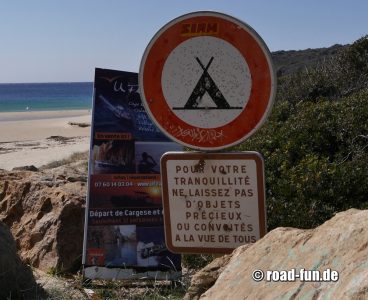 Verbotsschild Korsika - Campingverbot 