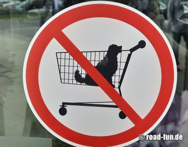 Verbotsschild Luxemburg - Hunde im Einkaufswagen