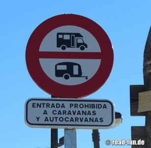 Verbotsschild Spanien - Camping Cars und Wohnwagen