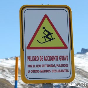 Verbotsschild Spanien - Schlittenfahren