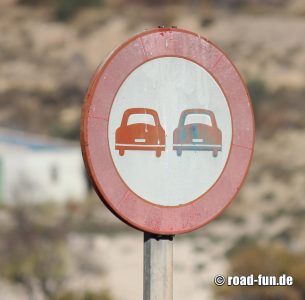 Verbotsschild Spanien . Überholverbot 