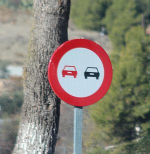 Verbotsschild Spanien . Überholverbot 