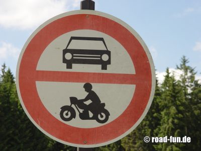 Verbotsschild Tschechien - Durchfahrtsverbot PKW Motorrad