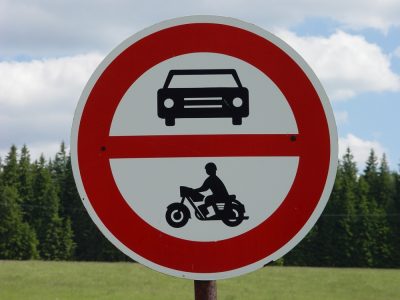 Verbotsschild Tschechien - Durchfahrtsverbot PKW Motorrad 