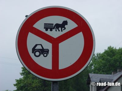 Verbotsschild Tschechien - Durchfahrtsverbot Pferdegespann Traktor