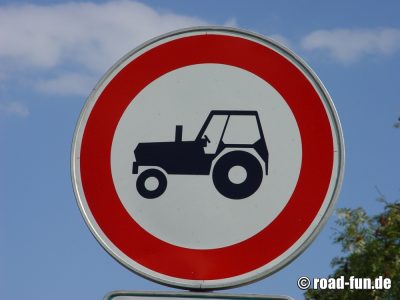 Verbotsschild Tschechien - Durchfahrtsverbot Traktor