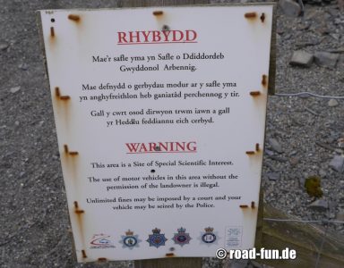 Verbotsschild Wales - keine Motor Fahrzeuge