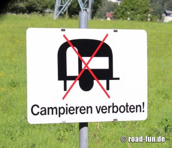 Verbotsschild Österreich - Camping 