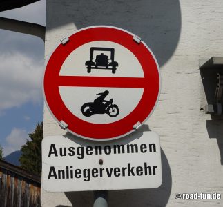 Verbotsschild Österreich - Durchfahrt Kraftfahrzeuge und Krafträder