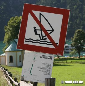 Verbotsschild Österreich - Surfen