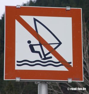 Verbotsschild Österreich - Surfverbot