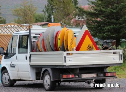 Verkehrsschilder Island