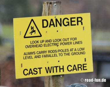Warningsign England - Stromleitungen