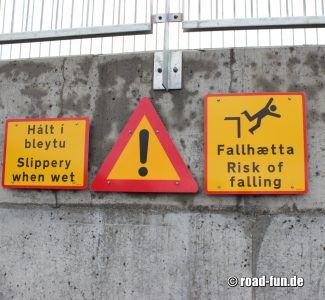 Warningsign Island - Absturzgefahr