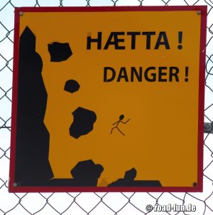 Warningsign Island - Steinschlag