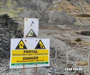 Warningsign Wales - Alte Mine 